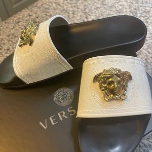 Gently Worn White Versace Pool Slides.. Worn 2x